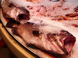 Meros enteros de Pescadería Ernesto Prieto