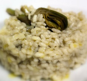 Risotto de espárragos y alcachofas