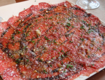 Carne de buey en carpaccio con setas de otoño