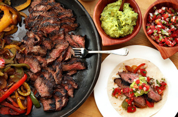 Tradicionales fajitas de falda de vacuno