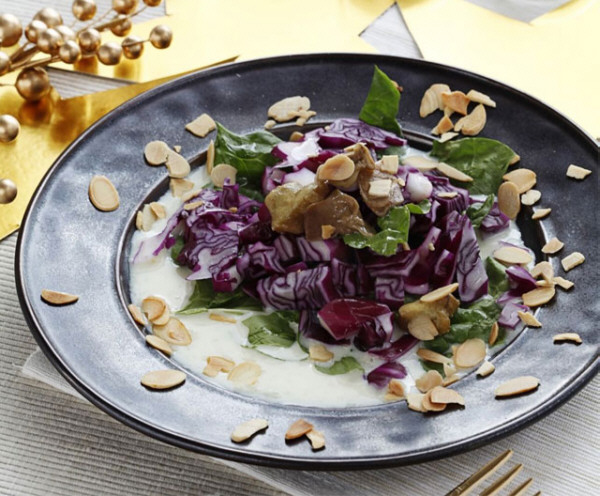 Lombarda con crema de almendras y boletus