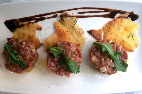 Steak tartar de solomillo de buey gallego en el restaurante Mercato Ballaró