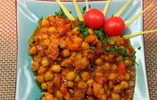 Guiso de garbanzos con carabineros