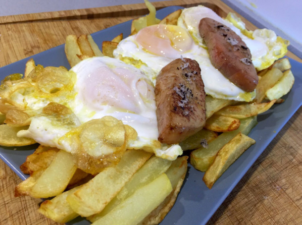 Huevos de oca, foie y patatas