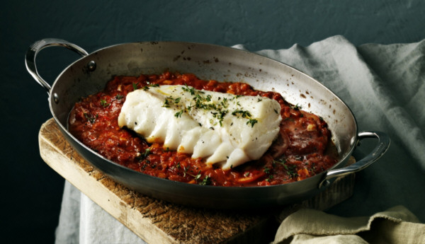 Bacalao skrei al hono con tomate