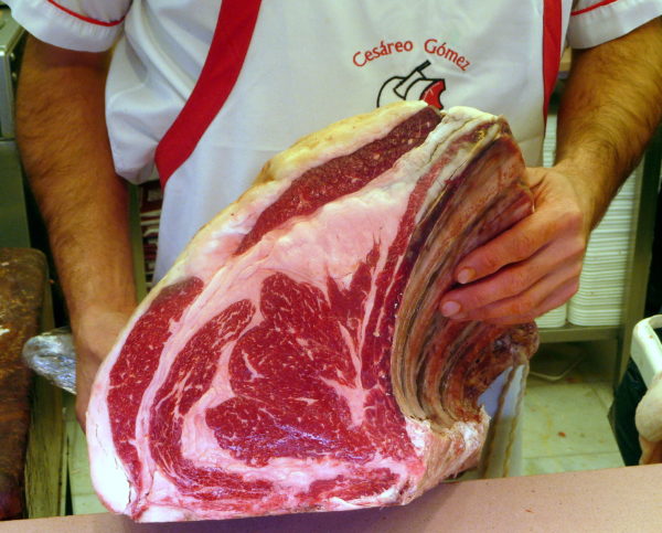 Impresionante muestra de un chuletón de auténtico buey gallego