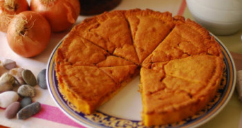 Empanada gallega de berberechos y zamburiñas